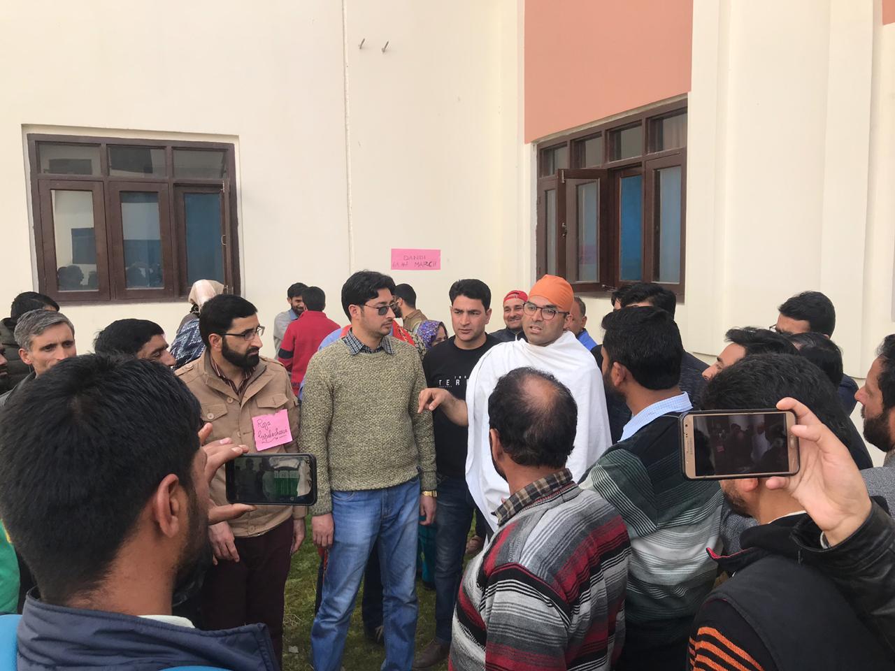 SIE Kashmir observes World Theatre Day 2019