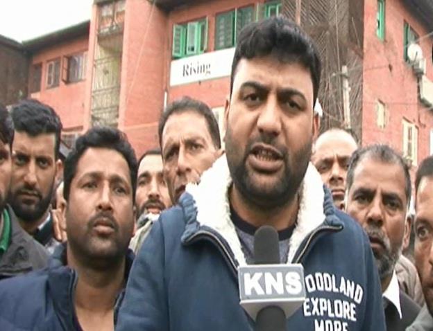 KPHEJEA stages demo in Srinagar against delay in wages