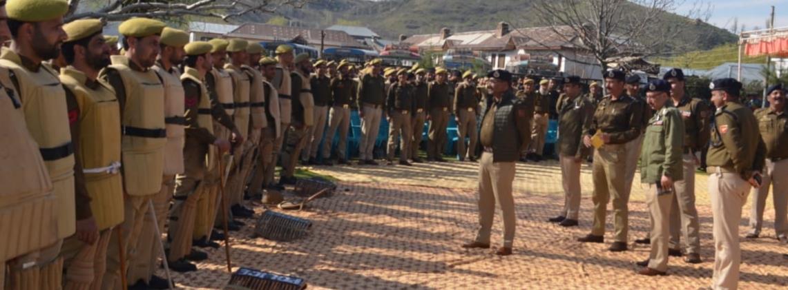 DGP visits Baramulla, Kupwara, reviews election preparedness