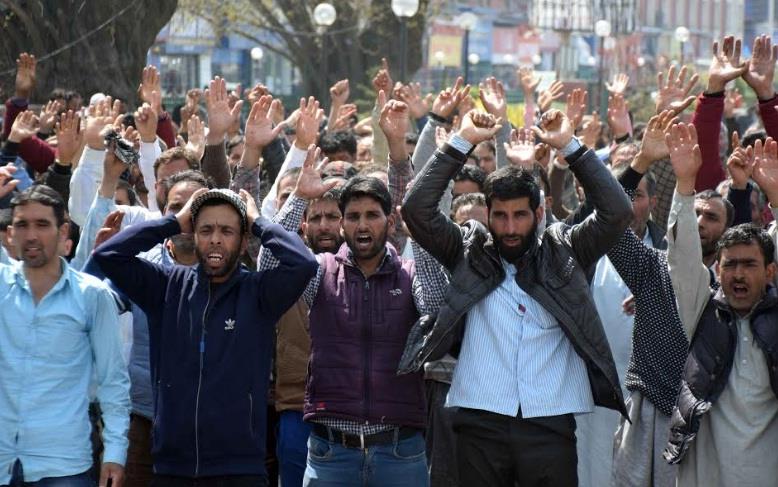PHE daily wagers, others along with their children protest against delay in wages