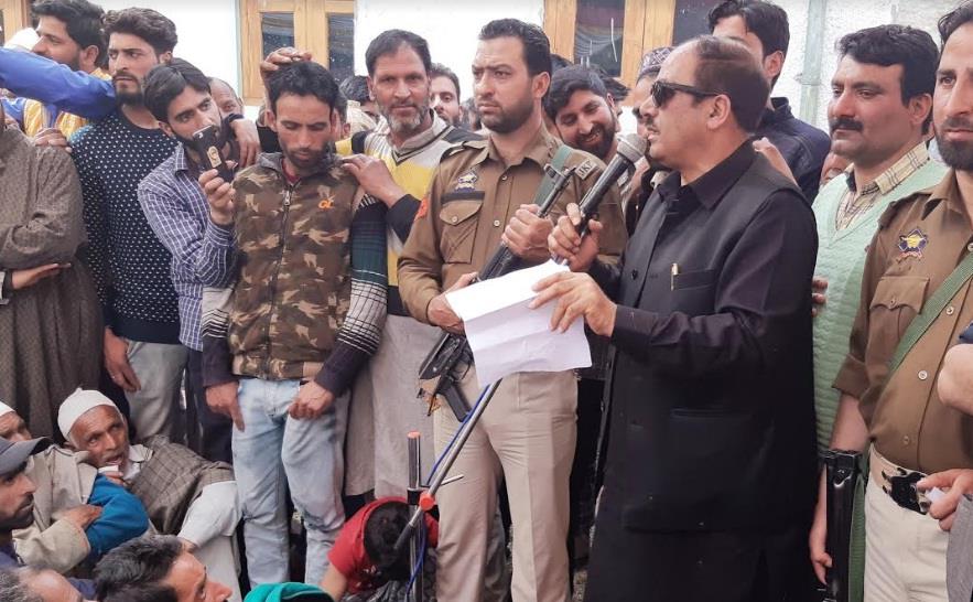 MLC Saif-ud-din Bhat chairs workers convention in Aarigam Budgam