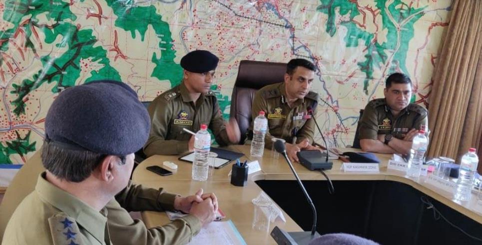 IGP Kashmir visits Budgam, chairs a meeting to review poll preparedness