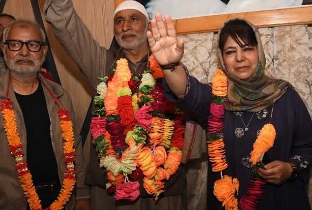 Congress’s Ganderbal District President joins PDP