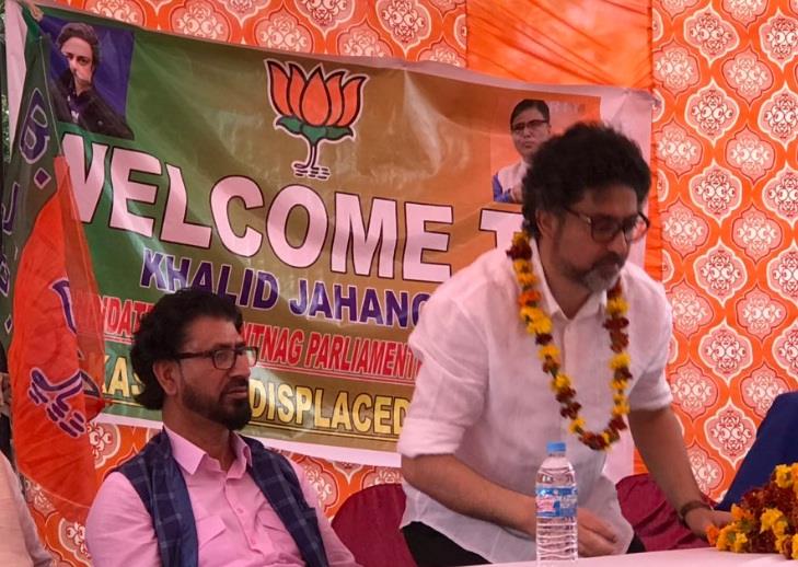 Khalid Jehangir visits migrant camps