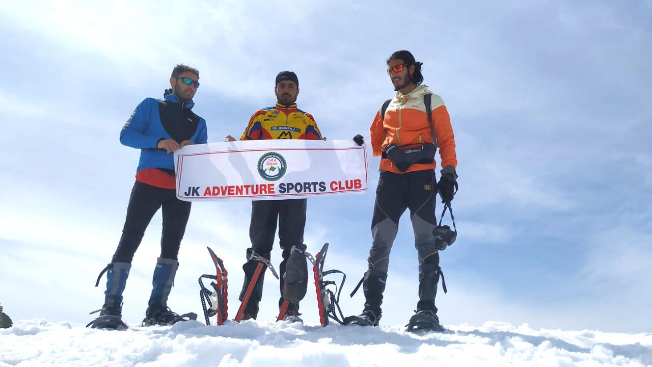 JKASC organises snow-trek to Mahadev peak