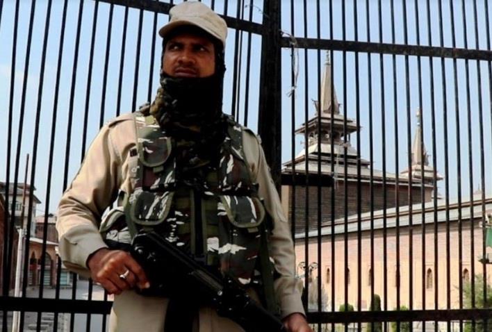 Mirwaiz denounces barring Friday congregational prayers in Jamia