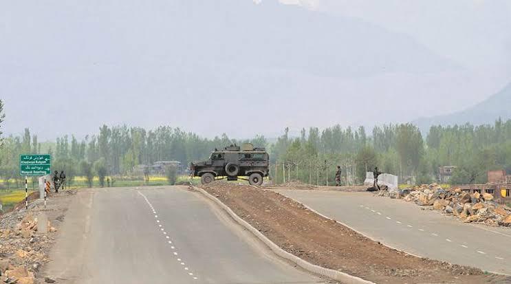 Kashmir highway lock down begins today, traders say ‘huge loss for business’