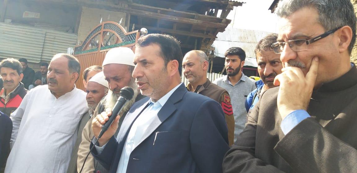 Article 370 a constitutional guarantee to accession: Farooq Shah, Shaukat Mir