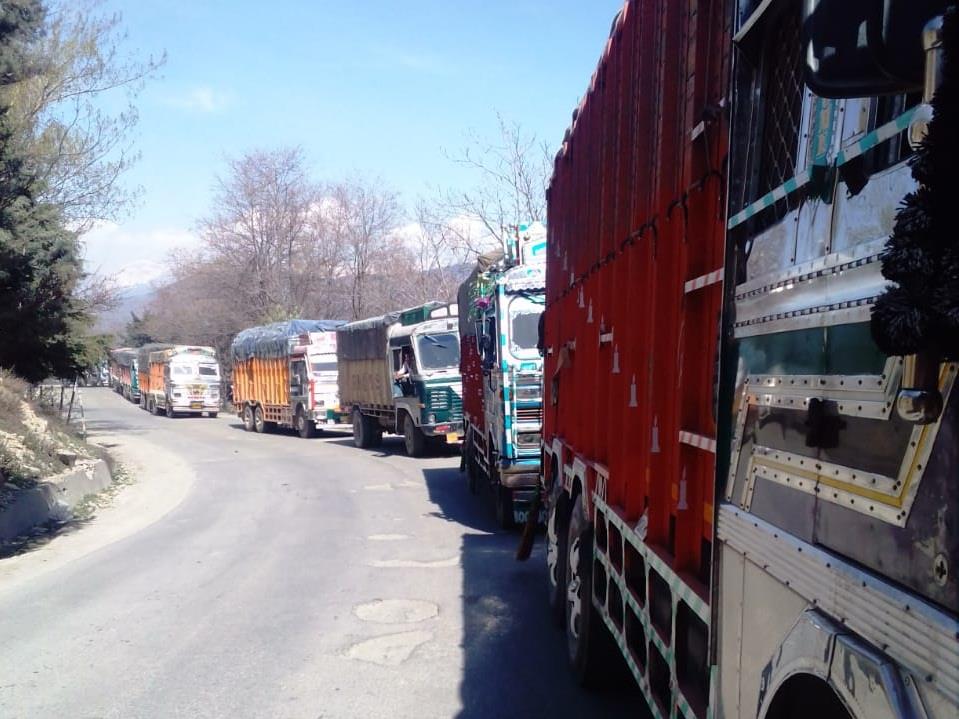 50 apple laden trucks stopped at Qazigund without reason