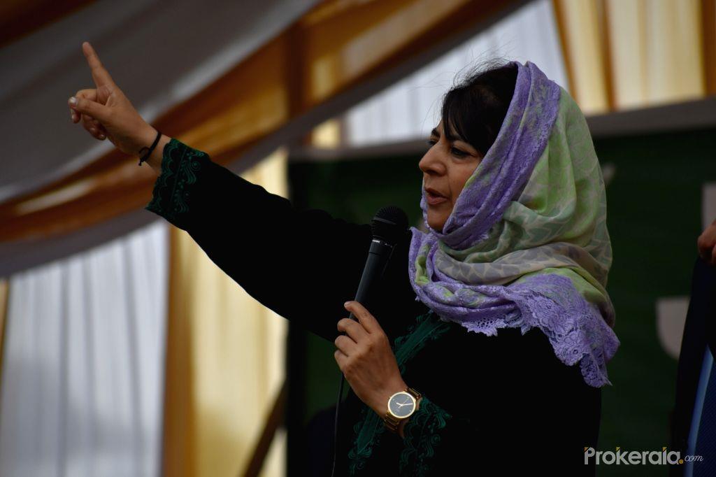 No Vikas, BJP does only Bakwaas: Mehbooba