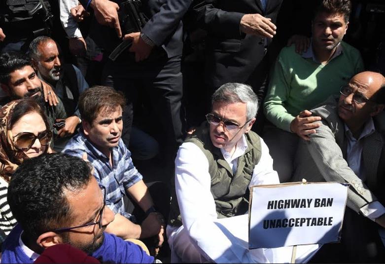 Omar leads protest against highway ban, demands revocation of restriction