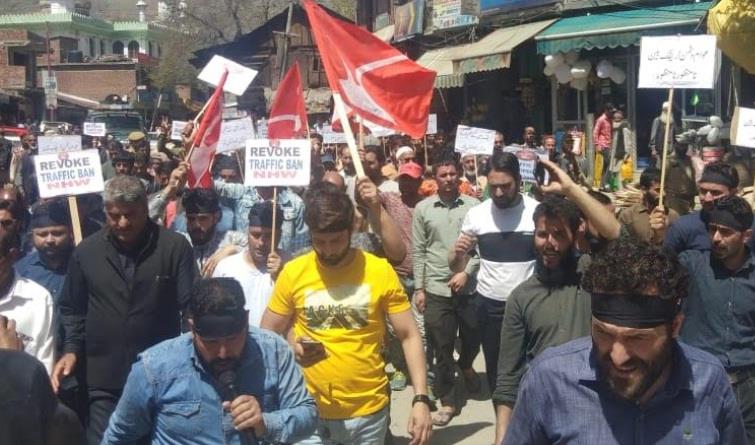 NC protests in Banihal against ban on civilian traffic twice a week on highway