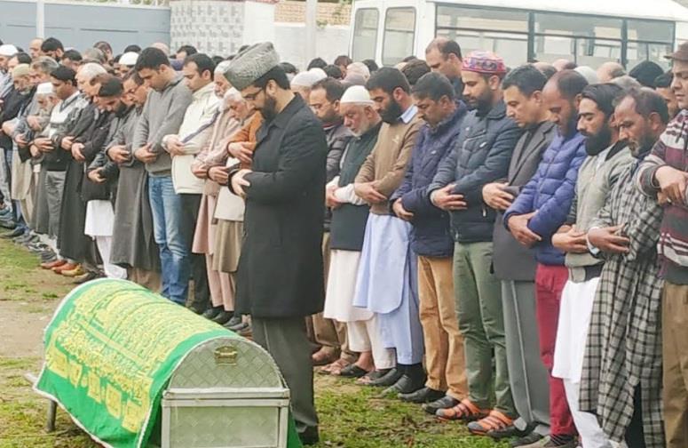 Mirwaiz grieved over demise of head of Law Department of KU Professor Muhammad Akram