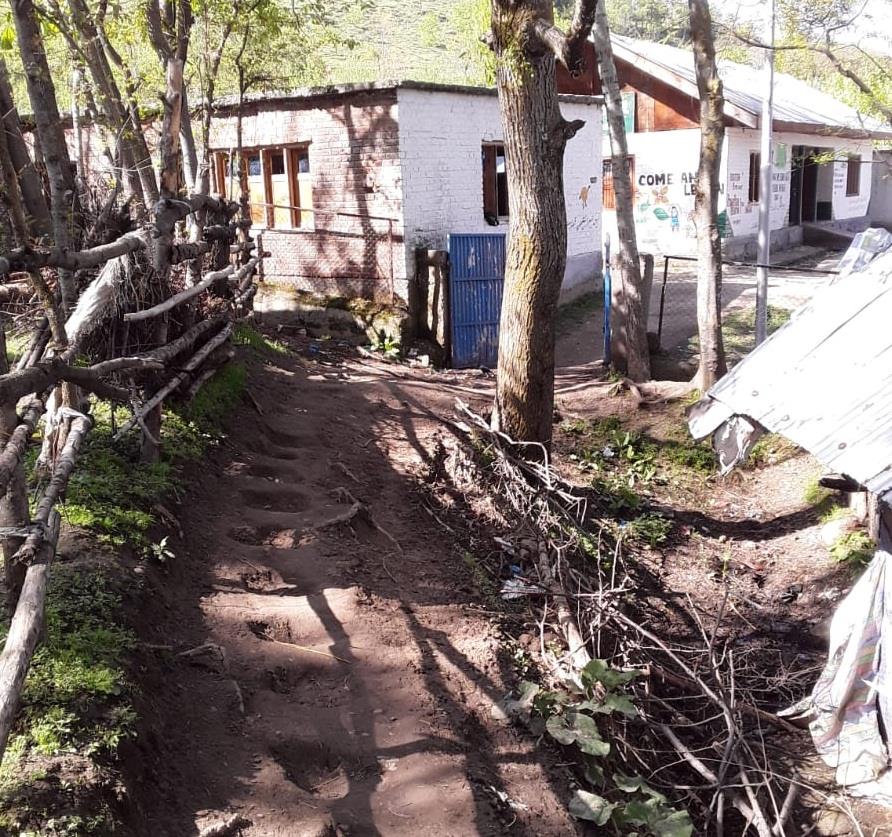 Langate’s Sudergund students crave for road to their school