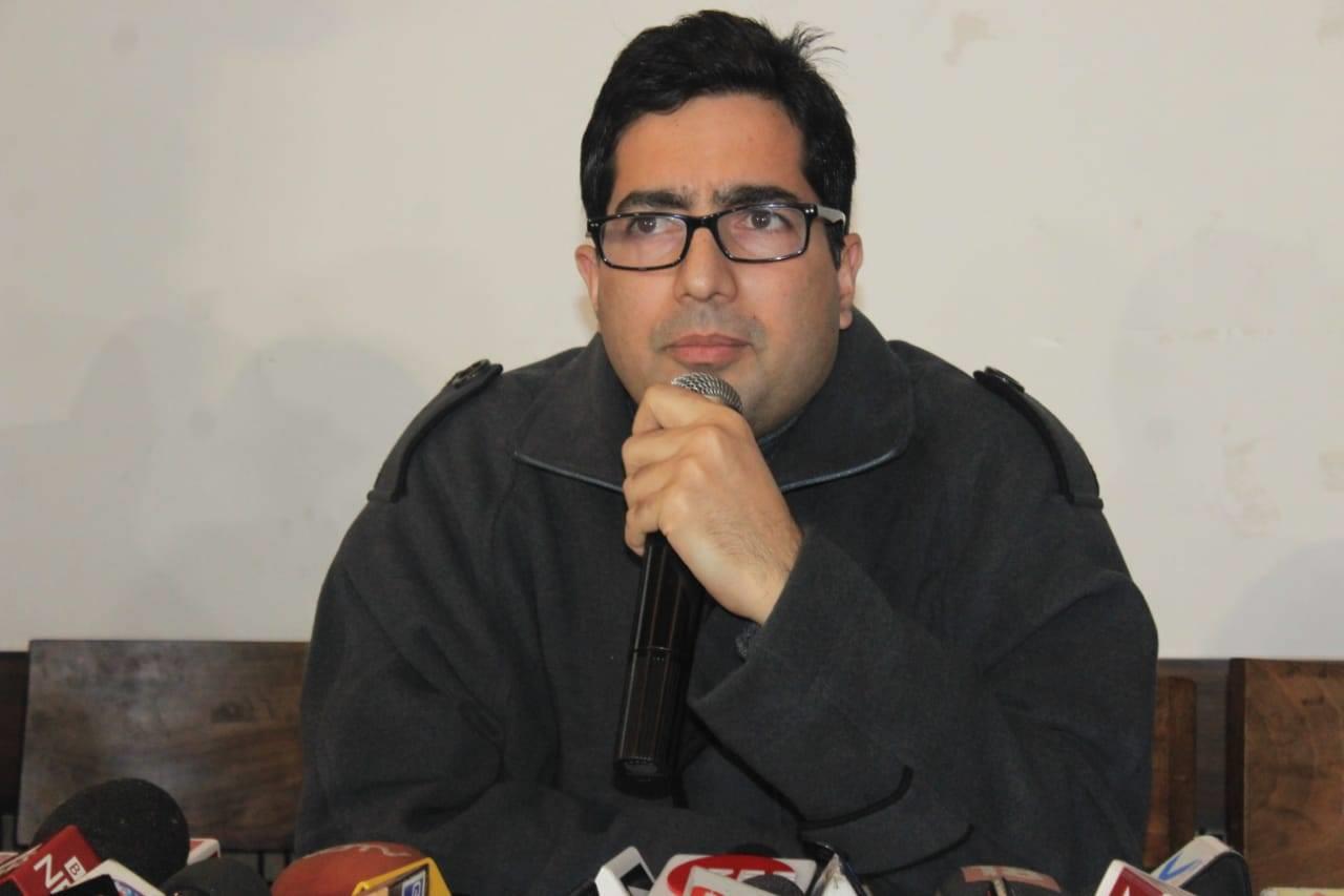 Shah Faesal condoles demise of Mian Altaf’s daughter