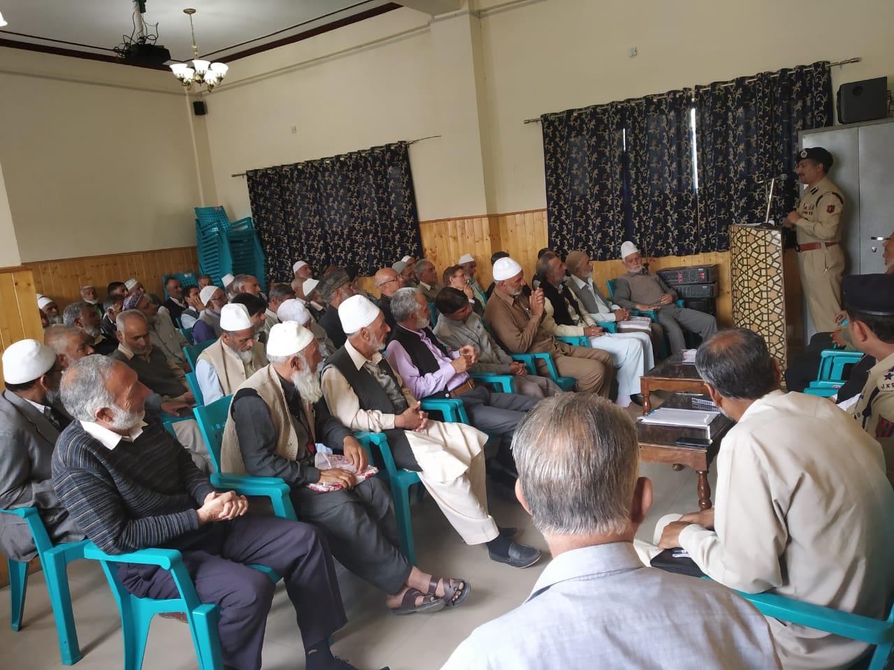 SSP Srinagar holds meeting with retired police personnel, reviews welfare measures