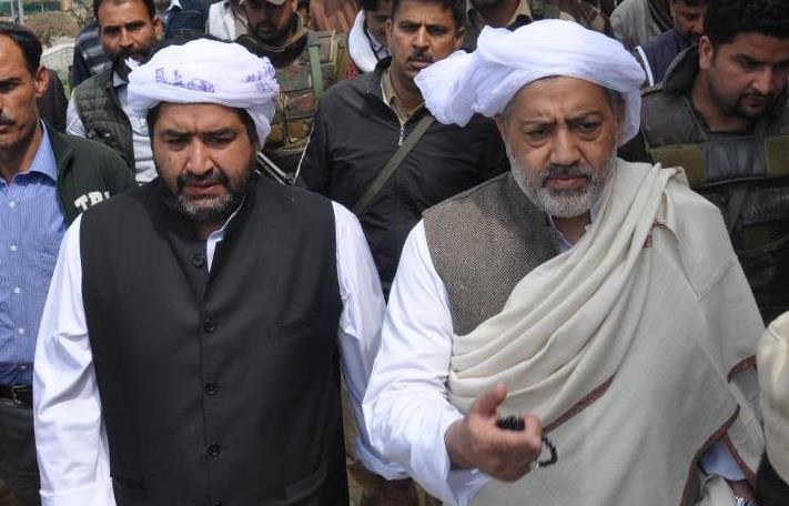 Ansaris’ visit Mian Altaf’s residence to condole the death of his daughter