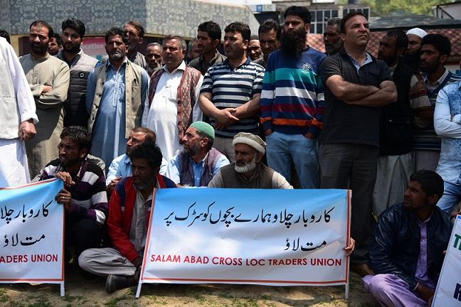 Salamabad traders union protests against suspension of cross LOC trade