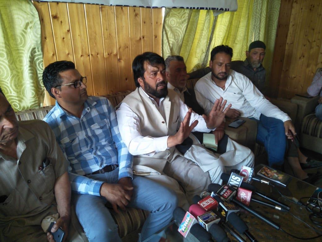Traders federation Handwara rue lack of basic facilities in town