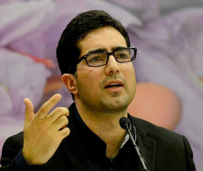 Vehicle carrying perishable food items be exempted from N-H Ban: Shah Faesal
