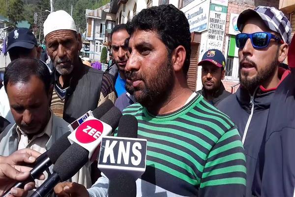 Amid shutdown, traders associations from Gulmarg, Tangmarg stage protests
