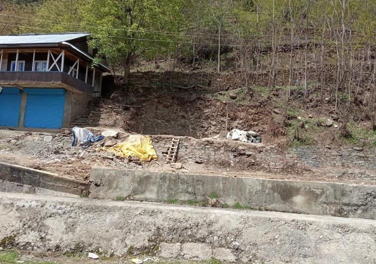 Illegal constructions galore along Sgr-Leh Highway in Kangan