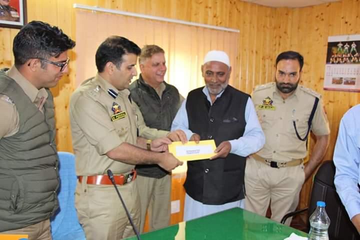 SSP Ganderbal gave warm send off to retiring police officers