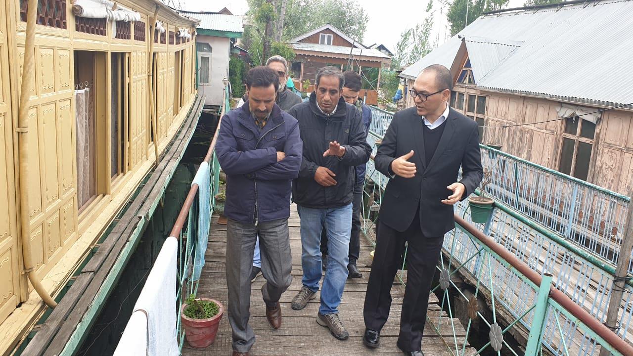 Secy Tourism, VC LAWDA tour Dal Lake