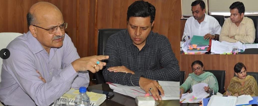 CS reviews development works in Jammu division