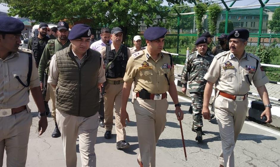 IGP Kashmir visits Civil Secretariat Srinagar, reviews arrangements