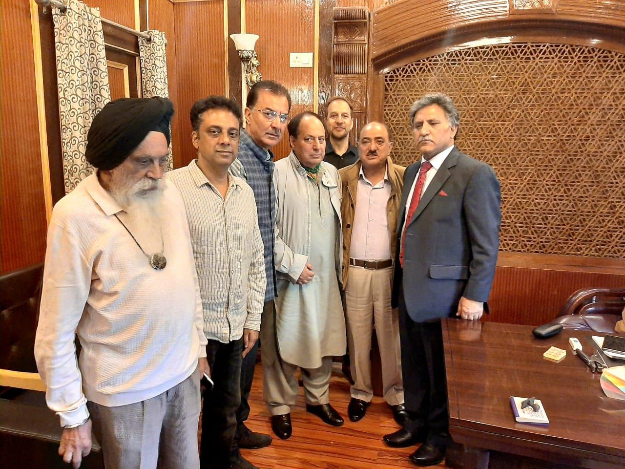 J&KHC calls on Advisor Ganai