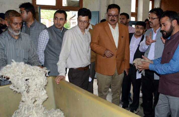Navin reviews functioning of I&C department