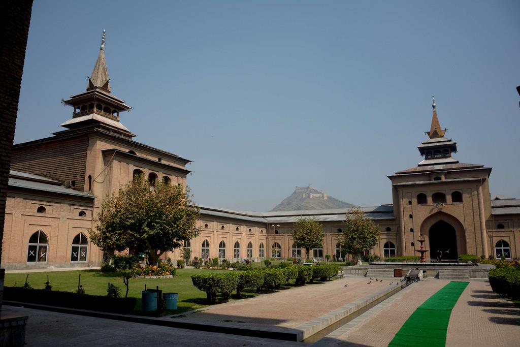 Jamia Masjid Anjuman for no deployment of forces on Friday