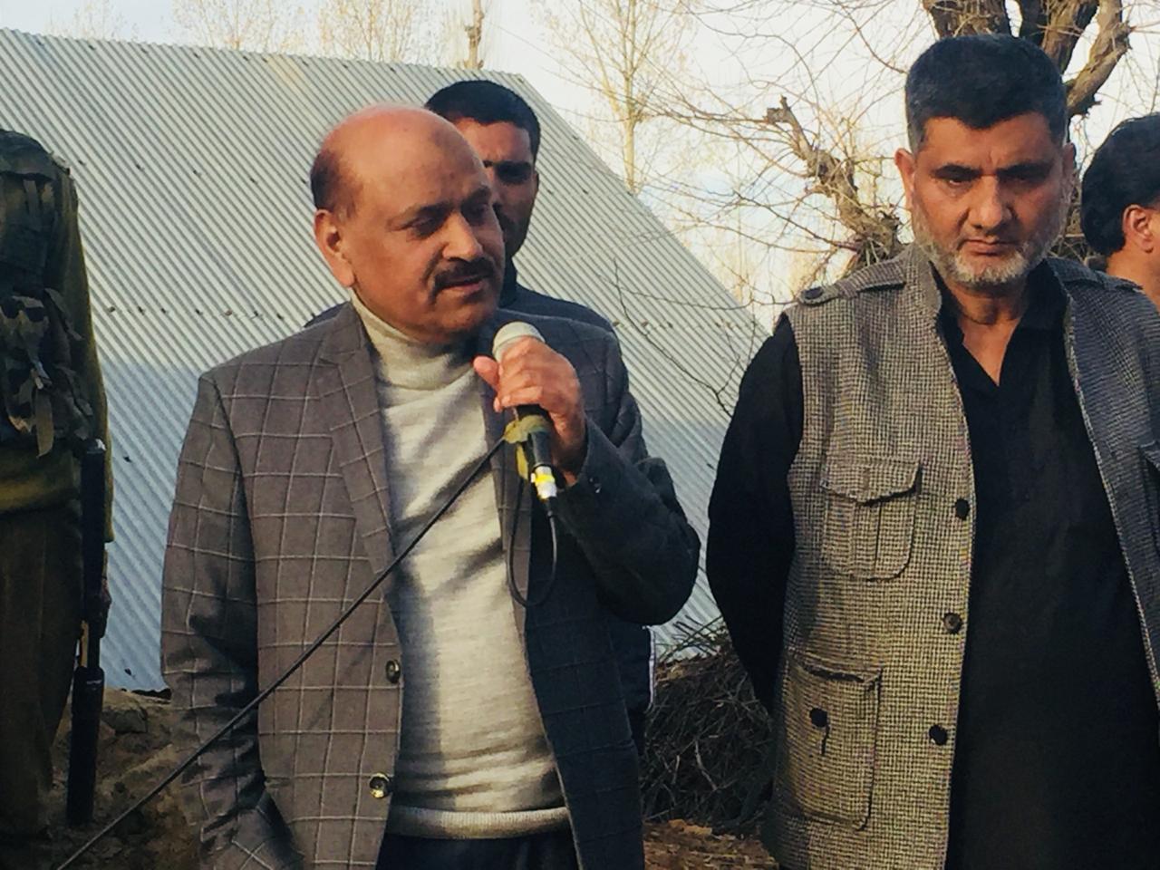 Release all political prisoners: Vakil urges administration