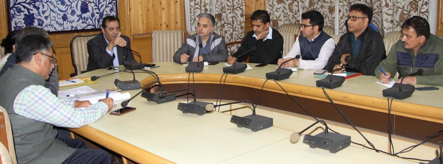 Establish road side amenities along Mughal Road immediately: Div Com to Officers