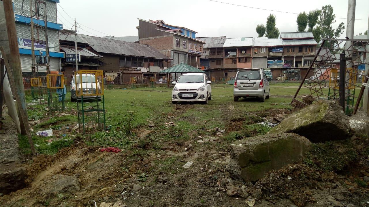 Kupwara residents fumes over administration for turning Public Park into car parking