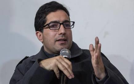 Shah Faesal calls upon GoI to sort out NH, Mughal road mess immediately