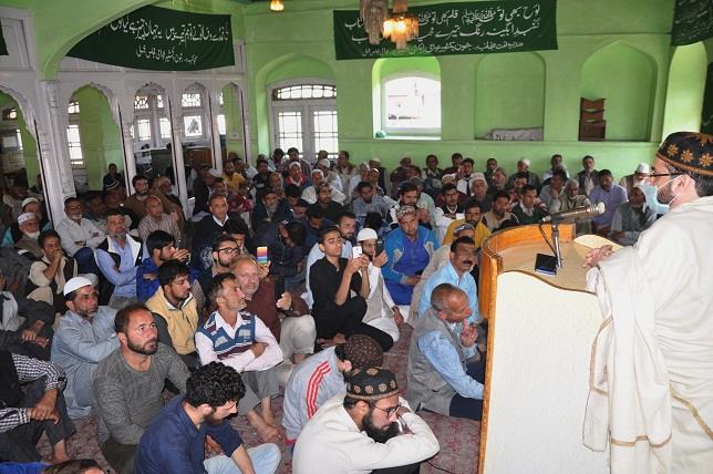 Mirwaiz presides workers’ rally at Mirwaiz Manzil