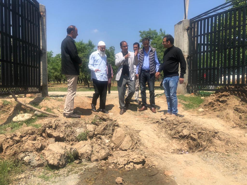 Director horticulture inspects nurseries in south Kashmir