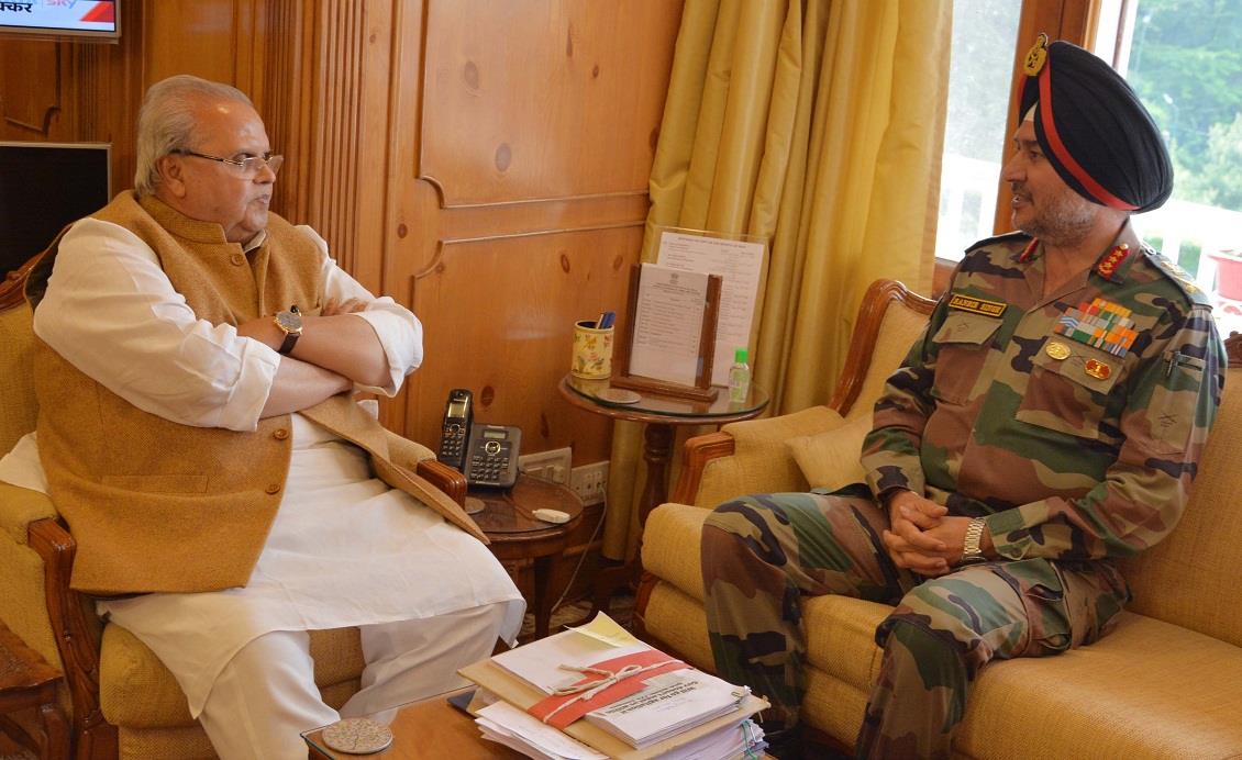 Northern Army Commander meets Governor