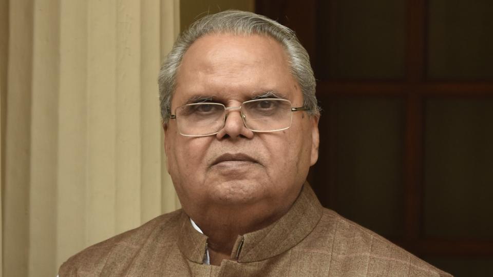Governor salutes bravery of Tourist Guide Rouf Ahmad Dar