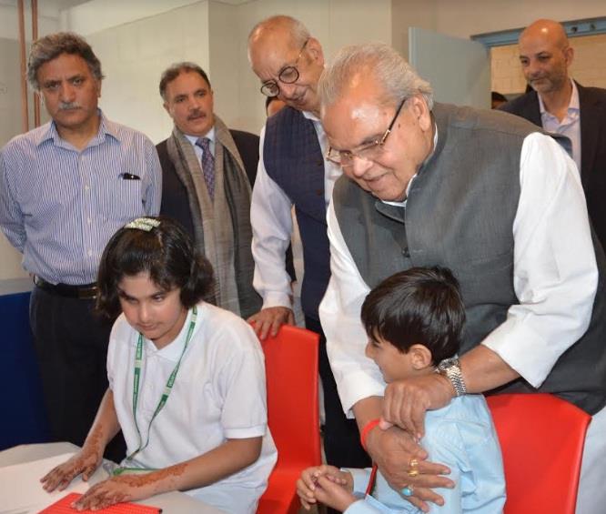 Governor visits DPS, Srinagar