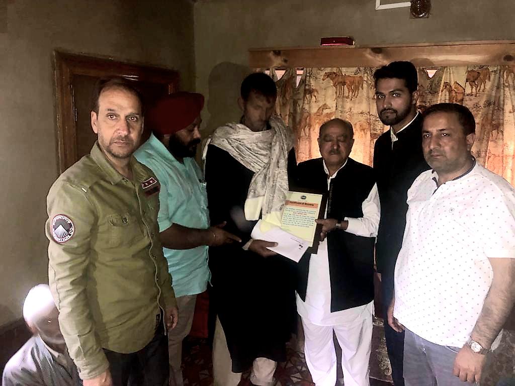 Hoteliers Club, PHD Kashmir award Rauf Dar posthumously