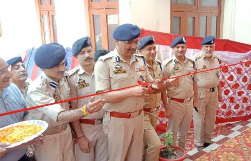 DGP visits Mendhar, interacts with Police personnel
