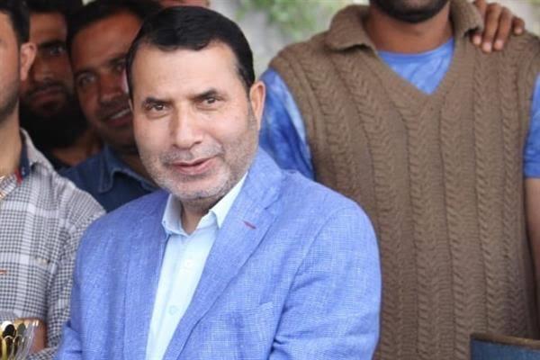 Farooq Shah demands compensation for damages caused due to hailstorm in Tangmarg