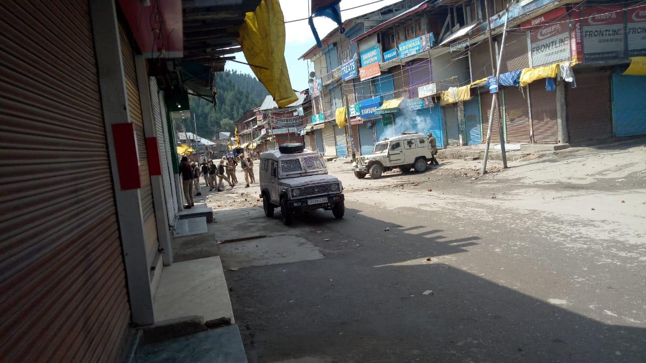 Clashes erupt post Eid prayers in Kupwara