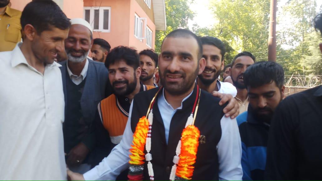 MLC Qaisar Lone receives warm welcome at Sogam