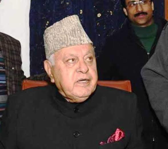 Dr. Farooq pays obeisance at Baba Reshi