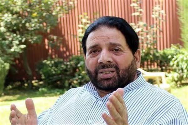 Hakeem Yaseen grieved over demise of Showkat Jan