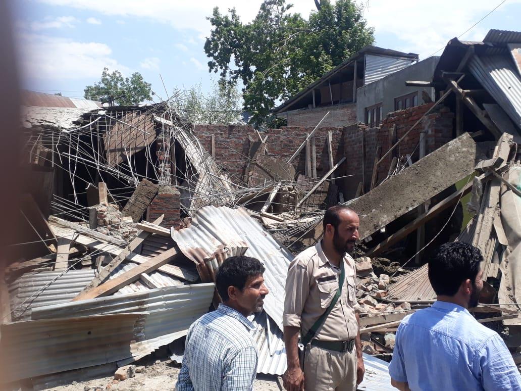 District admin Pulwama launches drive against illegal structures